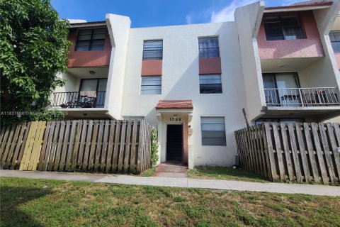 Touwnhouse à vendre à Lauderhill, Floride: 2 chambres, 93.18 m2 № 1820093 - photo 1