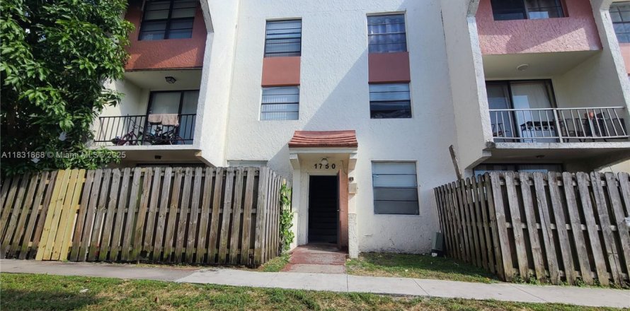 Touwnhouse à Lauderhill, Floride 2 chambres, 93.18 m2 № 1820093