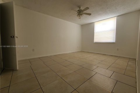 Touwnhouse à vendre à Lauderhill, Floride: 2 chambres, 93.18 m2 № 1820093 - photo 8