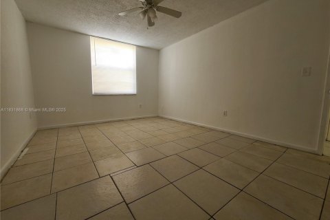 Touwnhouse à vendre à Lauderhill, Floride: 2 chambres, 93.18 m2 № 1820093 - photo 6