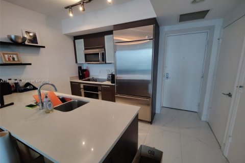 Condo in Miami, Florida, 1 bedroom  № 1956030 - photo 5