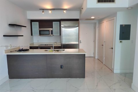 Condo in Miami, Florida, 1 bedroom  № 1956030 - photo 16