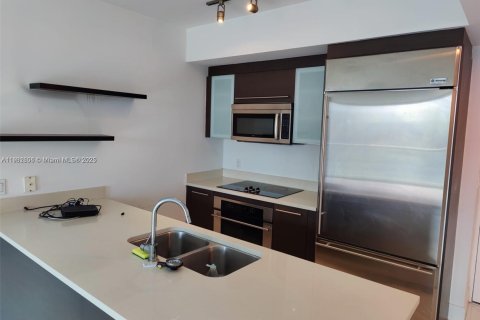 Condo in Miami, Florida, 1 bedroom  № 1956030 - photo 17