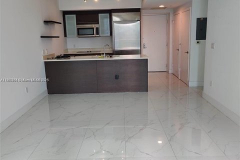Condo in Miami, Florida, 1 bedroom  № 1956030 - photo 15