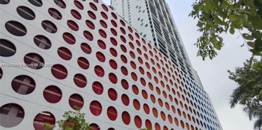 Condo in Miami, Florida, 1 bedroom № 1956030