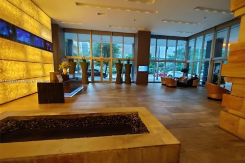 Condo in Miami, Florida, 1 bedroom  № 1956030 - photo 2