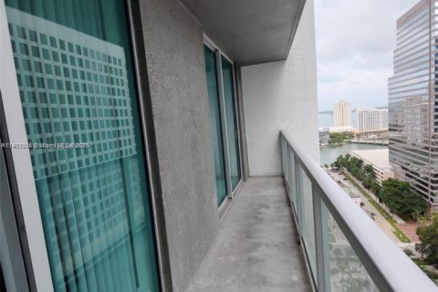 Condo in Miami, Florida, 1 bedroom  № 1956030 - photo 9