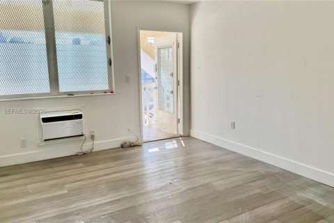 Condo in Miami Beach, Florida № 2041169 - photo 13