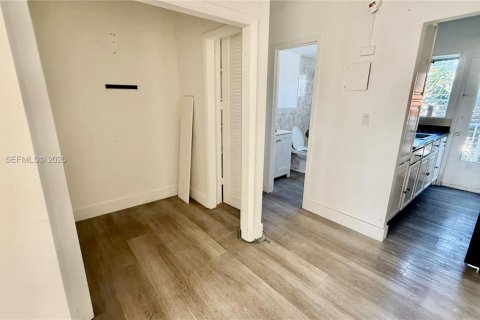 Condo in Miami Beach, Florida № 2041169 - photo 14