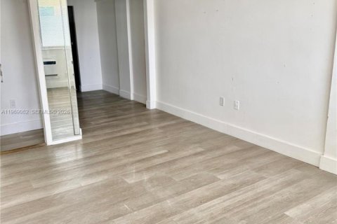 Condo in Miami Beach, Florida № 2041169 - photo 11