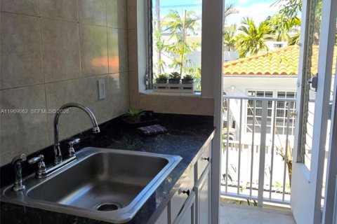 Condo in Miami Beach, Florida № 2041169 - photo 15