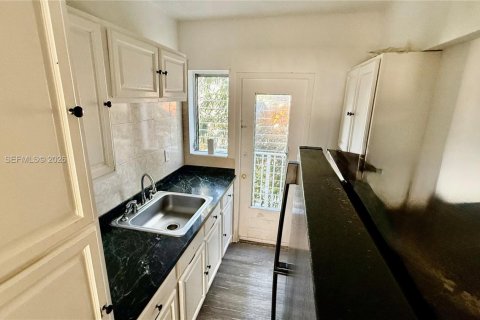 Condo in Miami Beach, Florida № 2041169 - photo 16