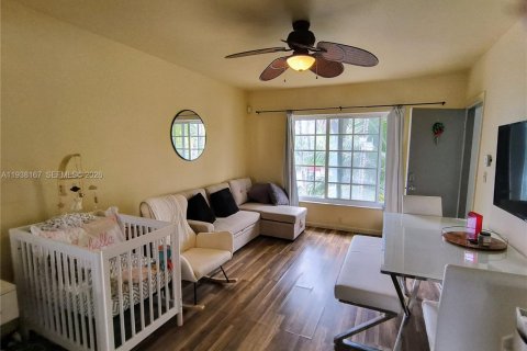 Condominio en alquiler en Miami Beach, Florida, 39.95 m2 № 1995852 - foto 5