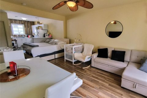 Condominio en alquiler en Miami Beach, Florida, 39.95 m2 № 1995852 - foto 6