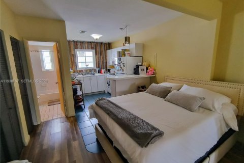 Condominio en alquiler en Miami Beach, Florida, 39.95 m2 № 1995852 - foto 2