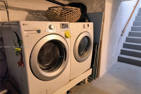 Condominio en alquiler en Miami Beach, Florida, 39.95 m2 № 1995852 - foto 9