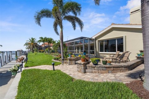 House in Punta Gorda, Florida 3 bedrooms, 168.06 sq.m. № 1793914 - photo 6