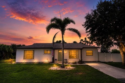 Villa ou maison à Port Charlotte, Floride 3 chambres, 84.73 m2 № 2167383