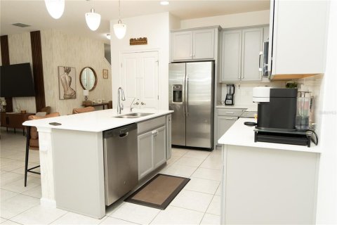 House in Davenport, Florida 4 bedrooms, 221.48 sq.m. № 2377940 - photo 13