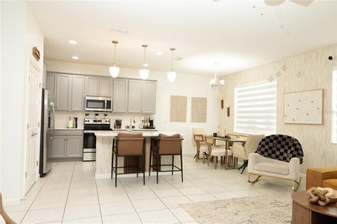 House in Davenport, Florida 4 bedrooms, 221.48 sq.m. № 2377940 - photo 10