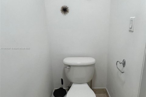 Condominio en venta en Miami, Florida, 1 dormitorio, 78.6 m2 № 2012571 - foto 11