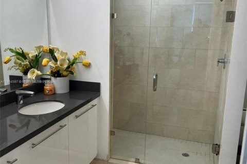 Condominio en venta en Miami, Florida, 1 dormitorio, 78.6 m2 № 2012571 - foto 19