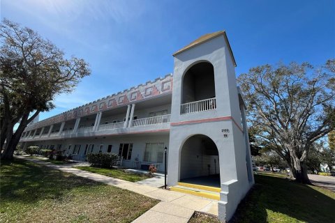 Condo in Clearwater, Florida, 1 bedroom  № 1535632 - photo 1