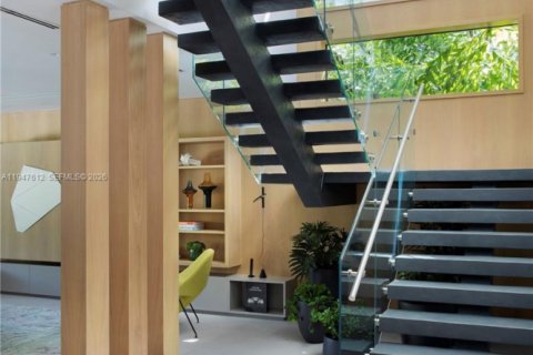 Casa en venta en Miami, Florida, 5 dormitorios, 407.1 m2 № 2003714 - foto 8