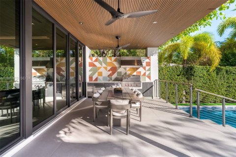 Casa en venta en Miami, Florida, 5 dormitorios, 407.1 m2 № 2003714 - foto 23