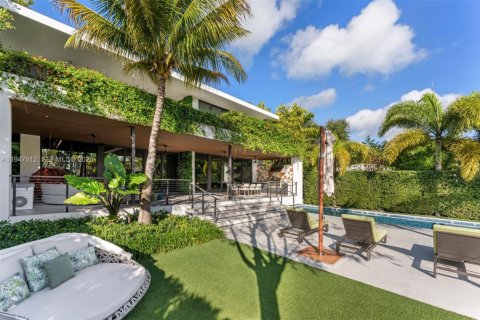 Casa en venta en Miami, Florida, 5 dormitorios, 407.1 m2 № 2003714 - foto 17