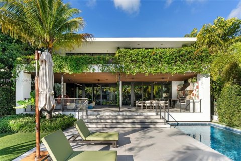 Casa en venta en Miami, Florida, 5 dormitorios, 407.1 m2 № 2003714 - foto 12