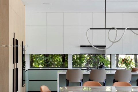 Casa en venta en Miami, Florida, 5 dormitorios, 407.1 m2 № 2003714 - foto 6