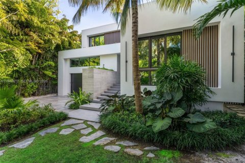Casa en venta en Miami, Florida, 5 dormitorios, 407.1 m2 № 2003714 - foto 28