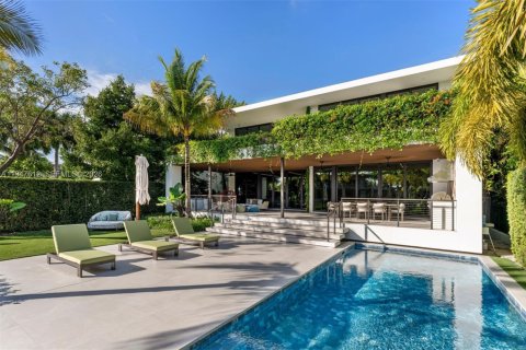 Casa en Miami, Florida 5 dormitorios, 407.1 m2 № 2003714