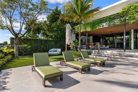 Casa en venta en Miami, Florida, 5 dormitorios, 407.1 m2 № 2003714 - foto 13