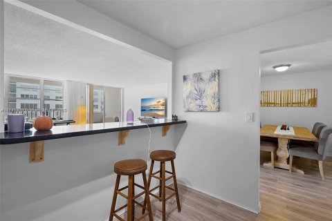 Condo in Aventura, Florida, 2 bedrooms  № 1875518 - photo 11