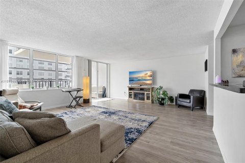 Condo in Aventura, Florida, 2 bedrooms  № 1875518 - photo 18