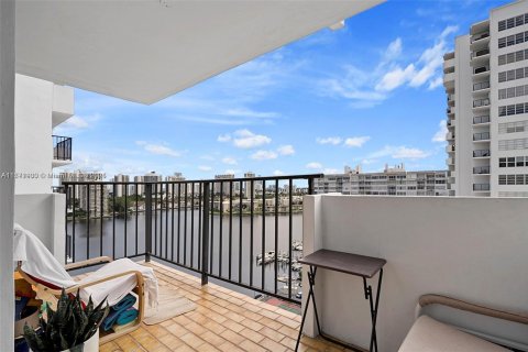 Condo in Aventura, Florida, 2 bedrooms  № 1875518 - photo 19