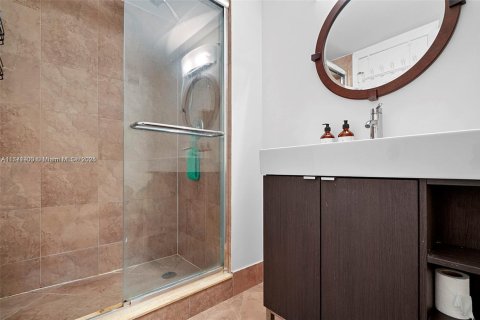 Condo in Aventura, Florida, 2 bedrooms  № 1875518 - photo 9
