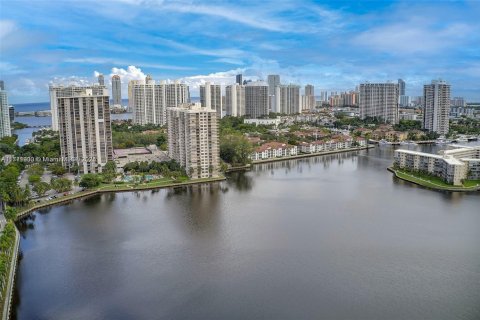 Condo in Aventura, Florida, 2 bedrooms  № 1875518 - photo 25