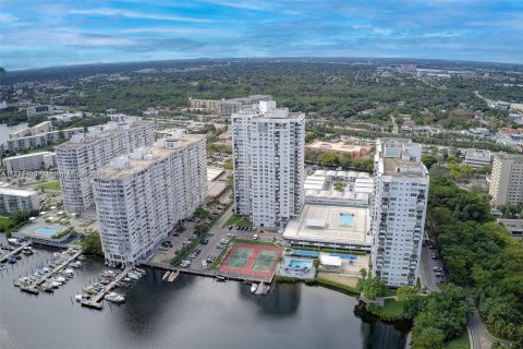 Condo in Aventura, Florida, 2 bedrooms  № 1875518 - photo 20
