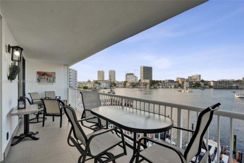 Condo à Hallandale Beach, Floride, 2 chambres  № 2069265