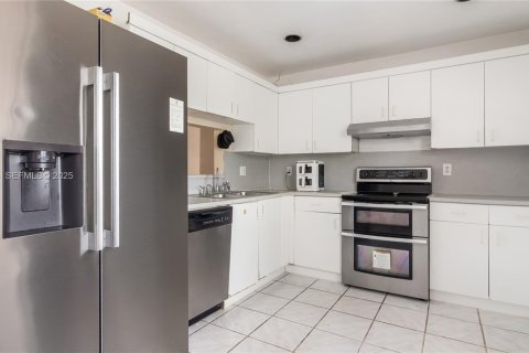 Купить виллу или дом в Майами, Флорида 3 спальни, 140.1м2, № 1986402 - фото 11