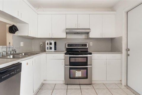 Купить виллу или дом в Майами, Флорида 3 спальни, 140.1м2, № 1986402 - фото 12