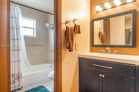 Купить виллу или дом в Майами, Флорида 3 спальни, 140.1м2, № 1986402 - фото 18