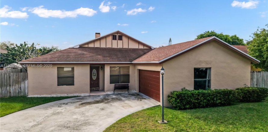 Дом в Майами, Флорида 3 спальни, 140.1м2 № 1986402