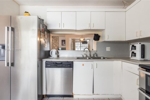 Купить виллу или дом в Майами, Флорида 3 спальни, 140.1м2, № 1986402 - фото 13