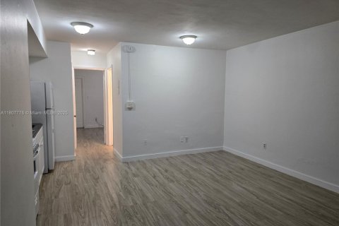 Condominio en venta en Miami Beach, Florida, 1 dormitorio, 43.2 m2 № 1752658 - foto 2