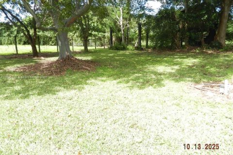 House in Homestead, Florida 4 bedrooms, 276.11 sq.m. № 2058471 - photo 22