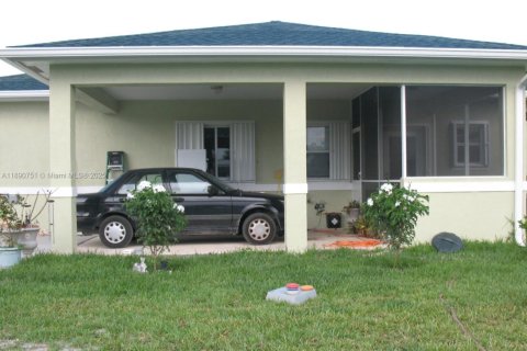 House in Homestead, Florida 4 bedrooms, 276.11 sq.m. № 2058471 - photo 4